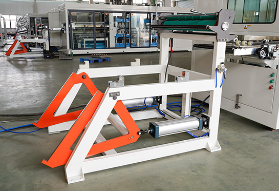 mesin thermoforming empat stasiun