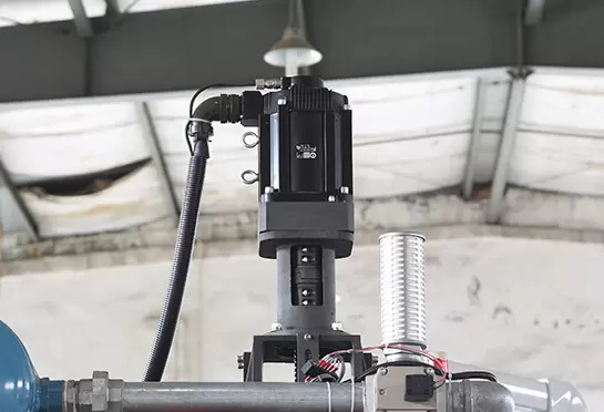 Peregangan servomotor YASKAWA (Jepang) mengontrol kecepatan die atas dan bawah, ini dapat mempertahankan kekuatan seragam untuk memastikan bahwa ketebalan bawah setiap cangkir seragam. Dan ser