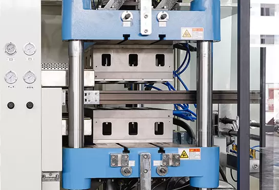 Ada perangkat perubahan cetakan cepat, yang sangat mempersingkat waktu untuk perubahan cetakan.