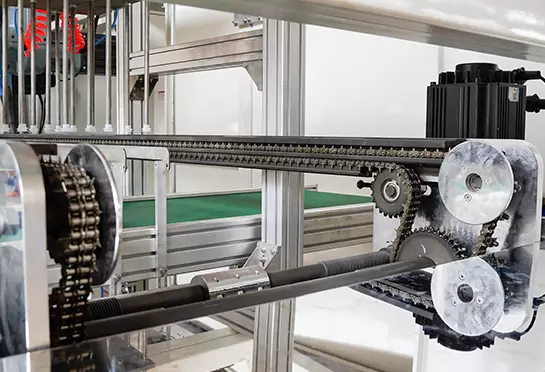 Rantai bergigi terbuat dari 65#Mn, membantu menyampaikan lembaran. Rel aluminium dengan pendingin air, hemat air.