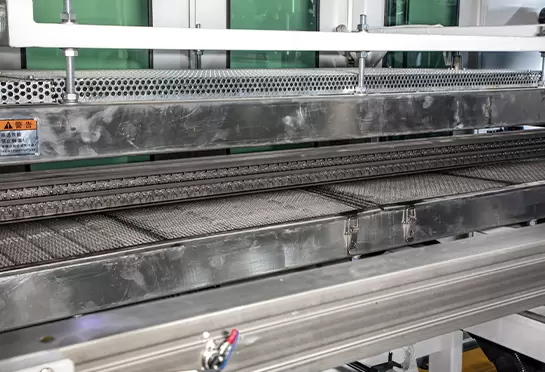 Mesin mengadopsi sistem suhu PID, ini menunjukkan presisi tinggi, dan toleransi kontrol suhu 1℃.